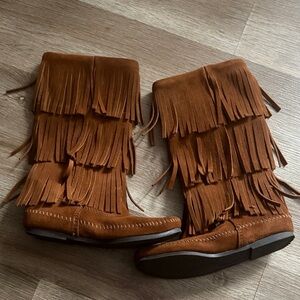 Minnetonka 3 layer fringe boots